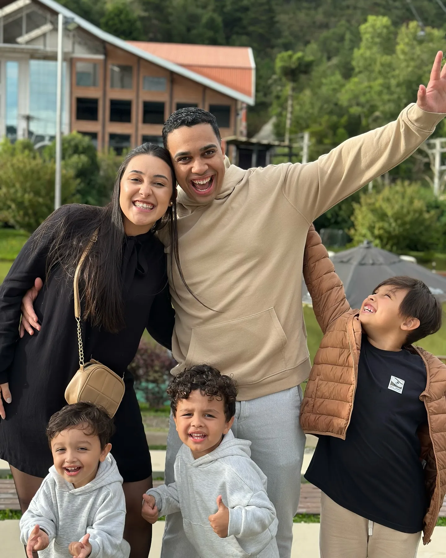 Eduardo com sua esposa e seus quatro filhos
